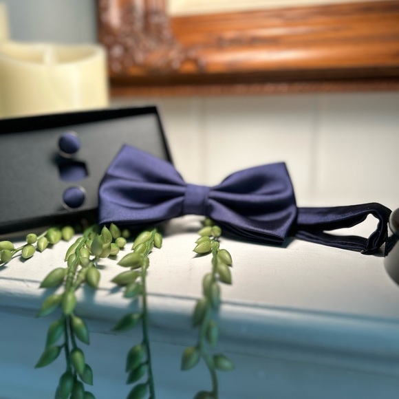 GUSLESON New Navy Bow Tie and Pocket Square Cufflink Set with Gift Box - Picture 7 of 8